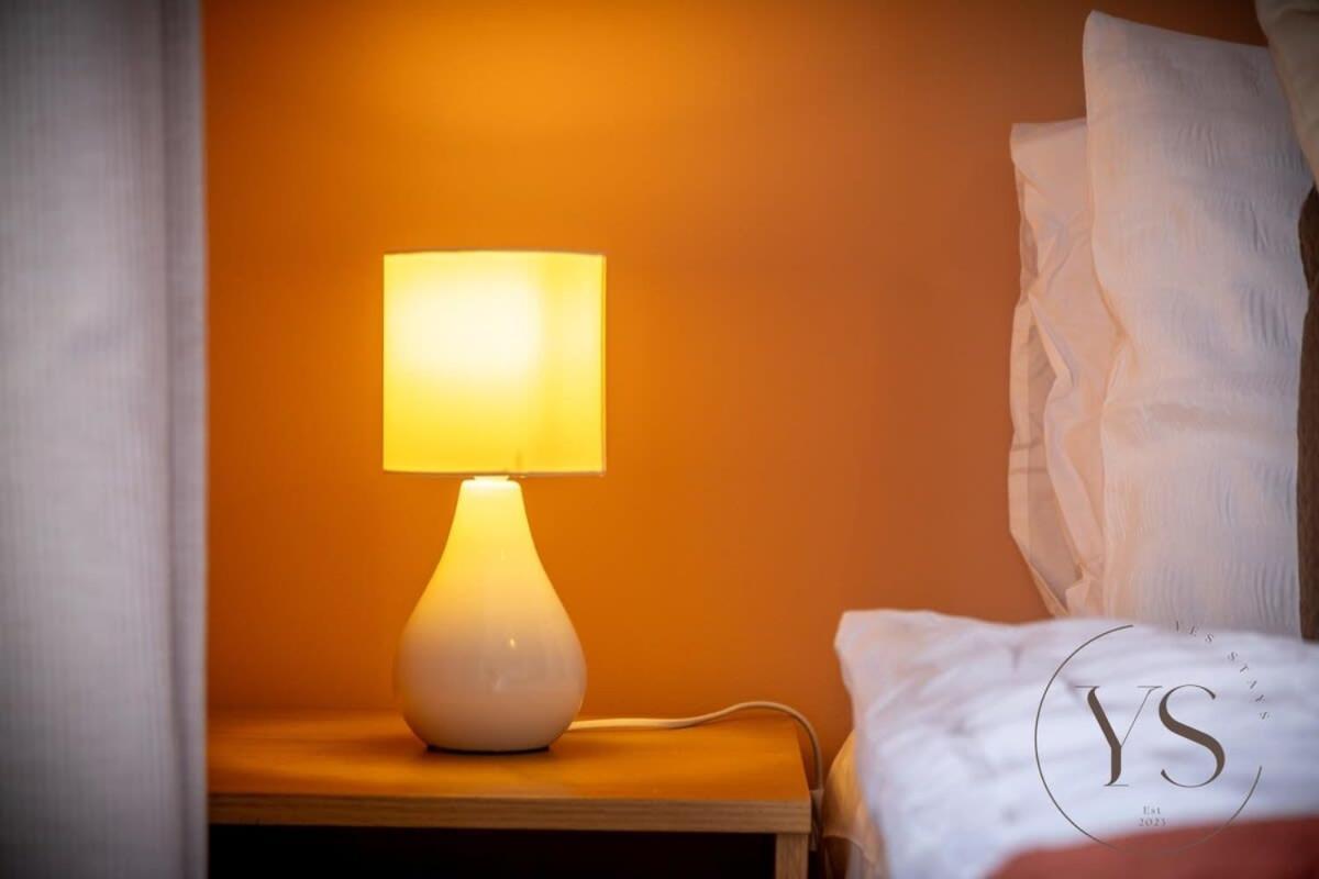 Sienna Longton Studio 2D - Wi-Fi, Alton Towers, Netflix Stoke-on-Trent Экстерьер фото