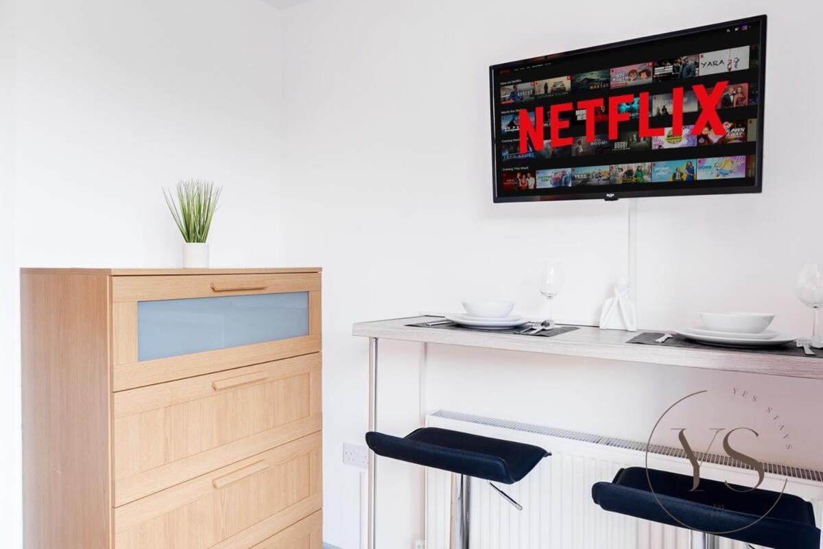 Sienna Longton Studio 2D - Wi-Fi, Alton Towers, Netflix Stoke-on-Trent Экстерьер фото