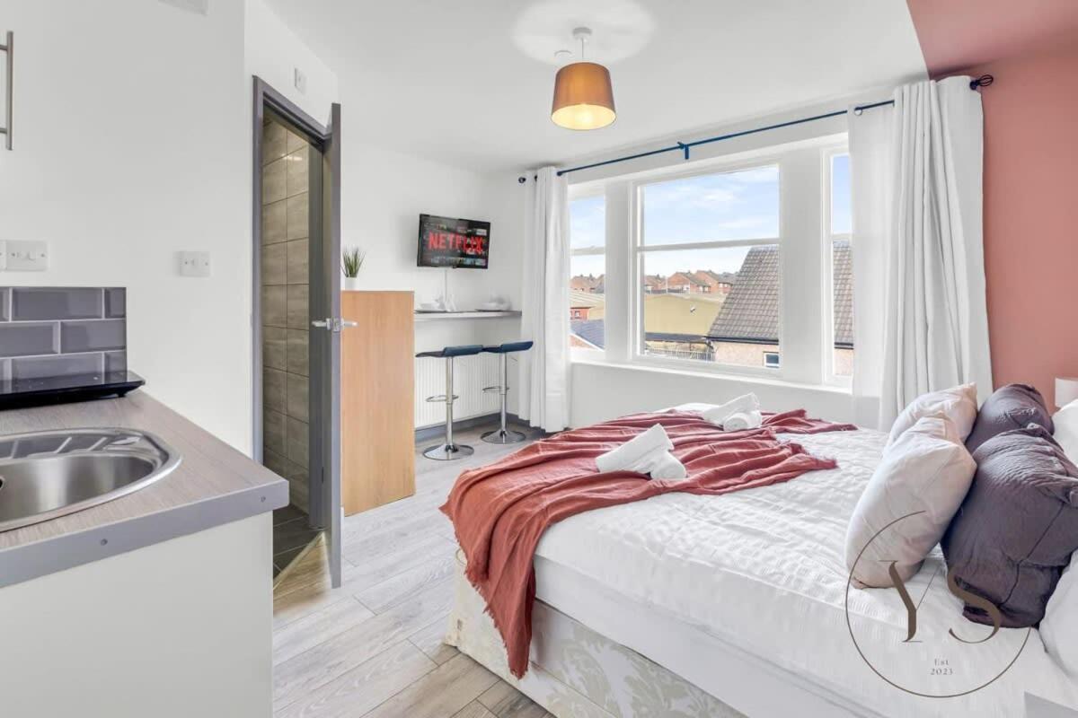 Sienna Longton Studio 2D - Wi-Fi, Alton Towers, Netflix Stoke-on-Trent Экстерьер фото