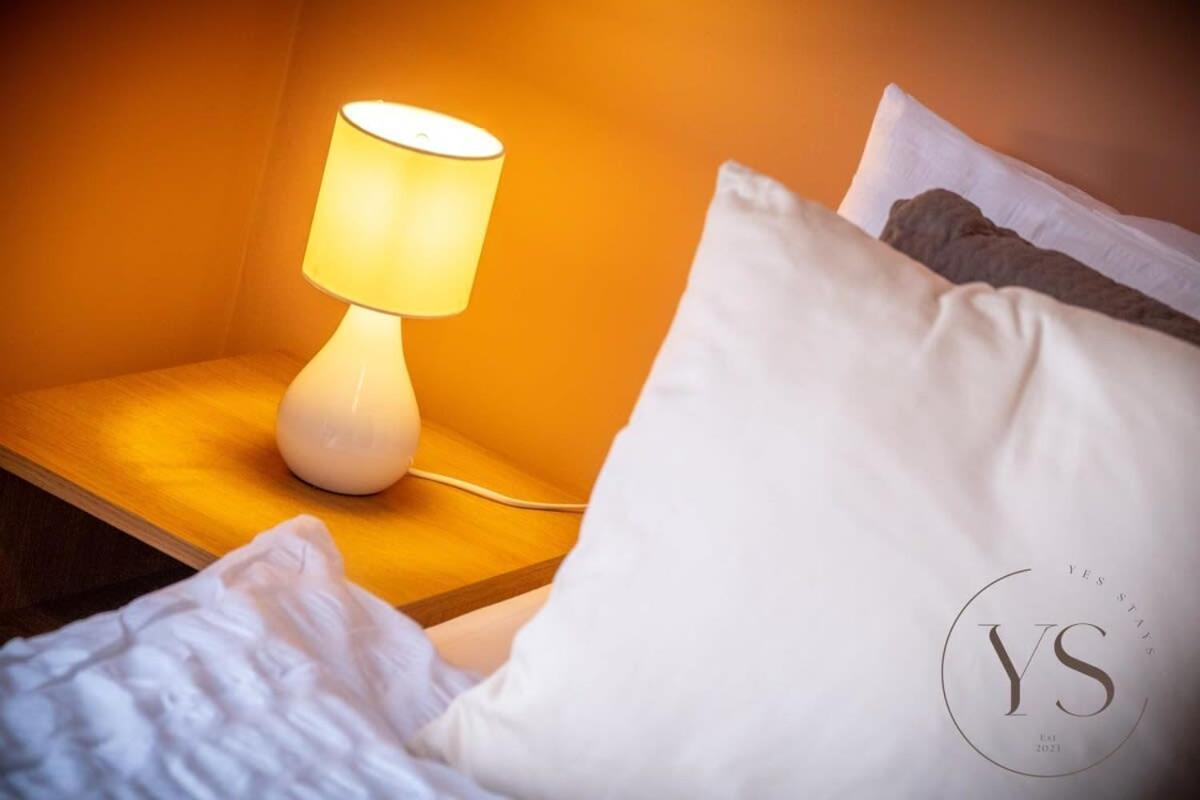 Sienna Longton Studio 2D - Wi-Fi, Alton Towers, Netflix Stoke-on-Trent Экстерьер фото