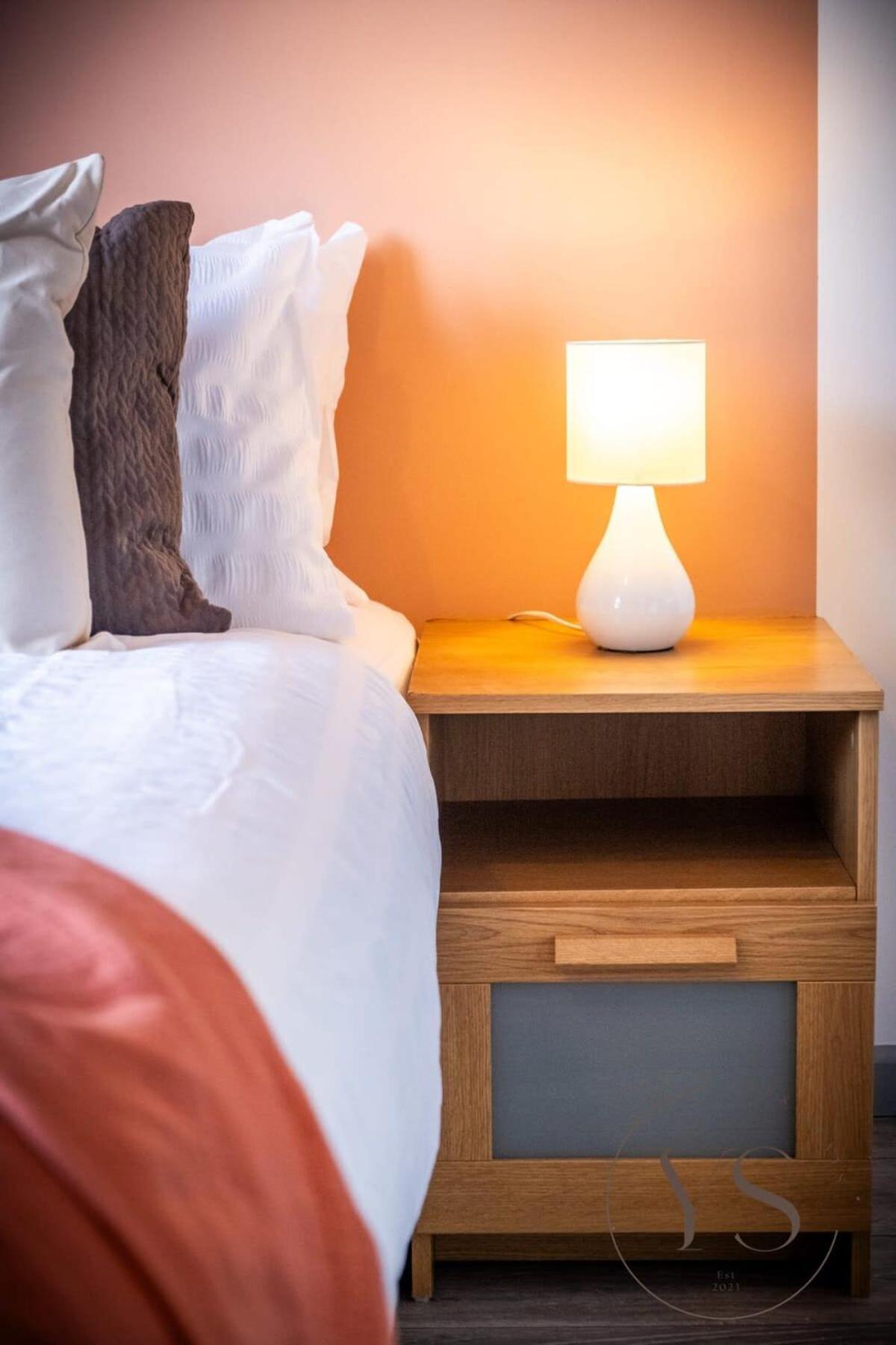 Sienna Longton Studio 2D - Wi-Fi, Alton Towers, Netflix Stoke-on-Trent Экстерьер фото